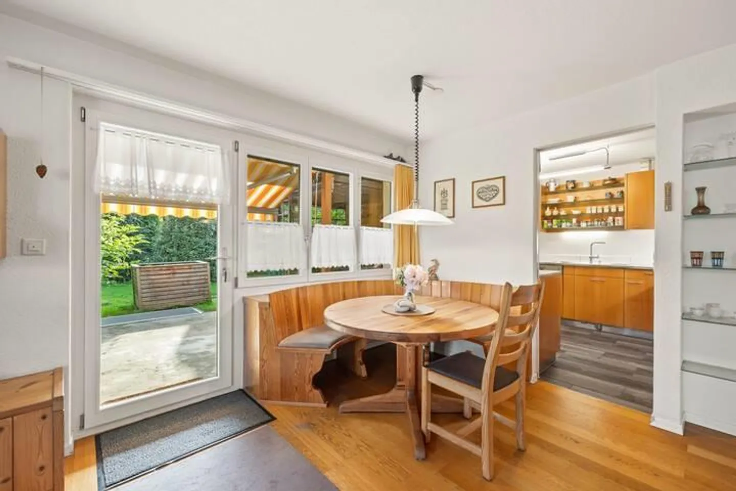 RENTAL-STRONG MULTI-FAMILY HOUSE AS A SMART INVESTMENT - Photo 6 of 8