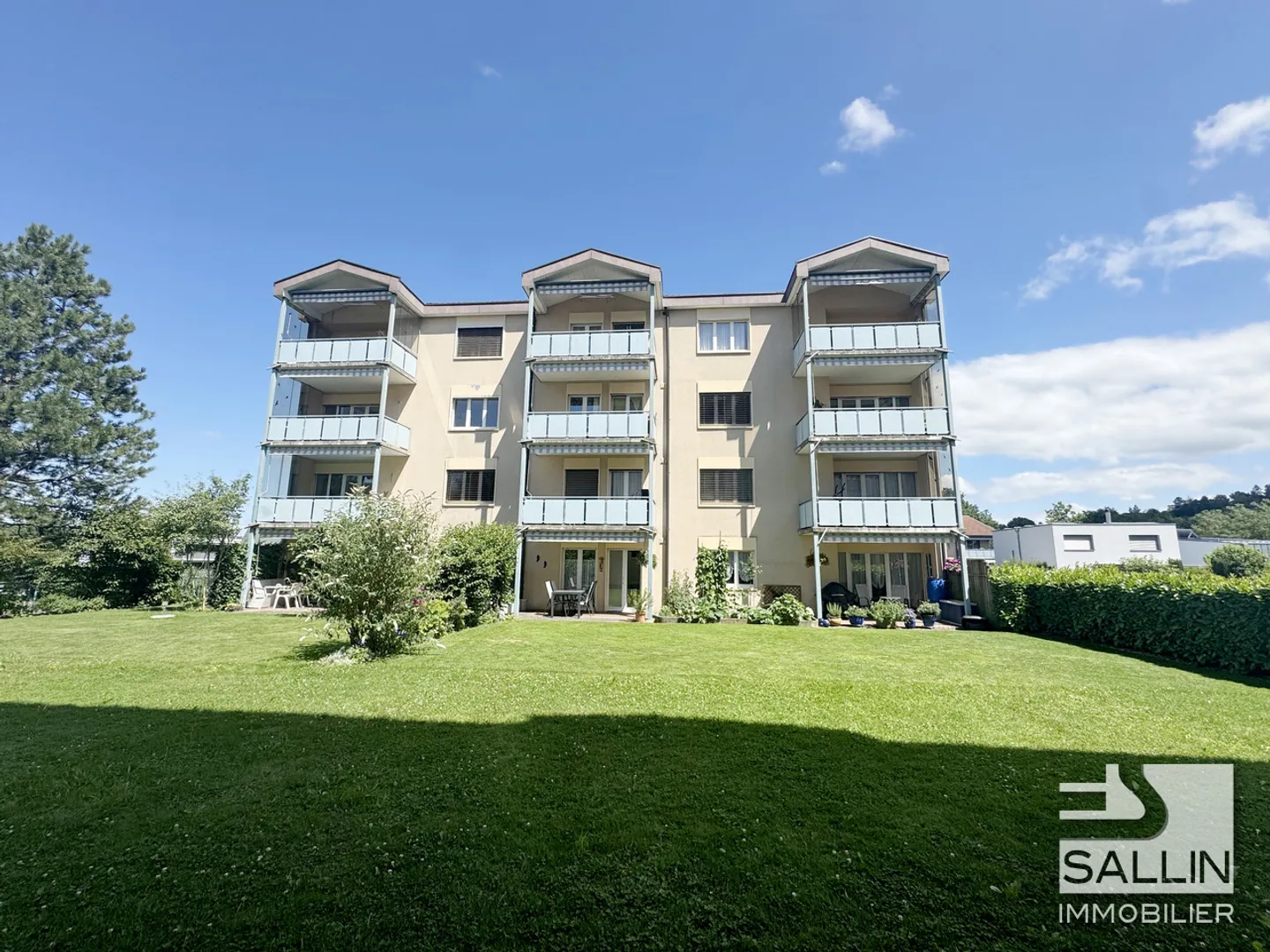 Spacious 5-room apartment on the 3rd floor with indoor parking space - Photo 1 of 9