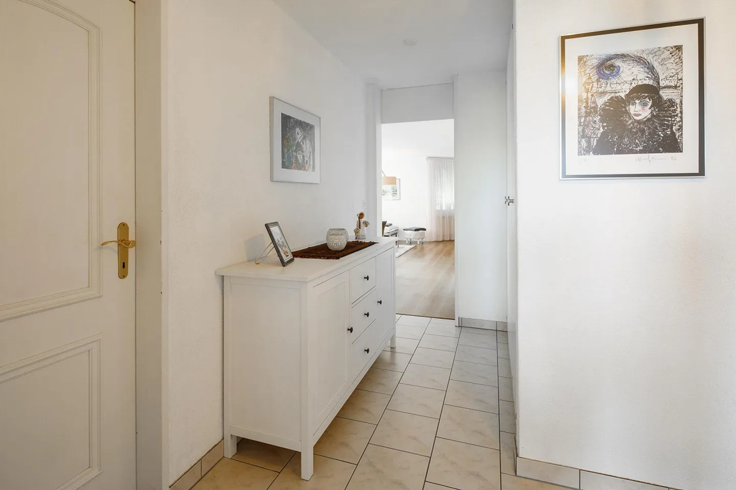 Ampio e ben curato appartamento di 3,5 stanze con vista panoramica - Foto 11 di 17