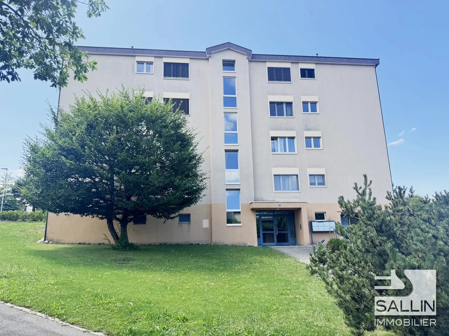 Spacious 5-room apartment on the 3rd floor with indoor parking space - Photo 8 of 9