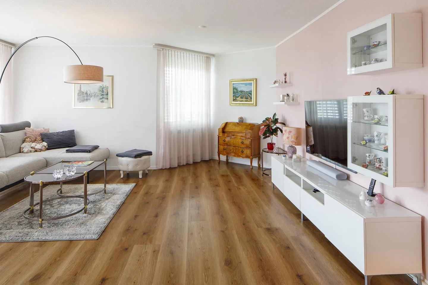 Ampio e ben curato appartamento di 3,5 stanze con vista panoramica - Foto 1 di 17