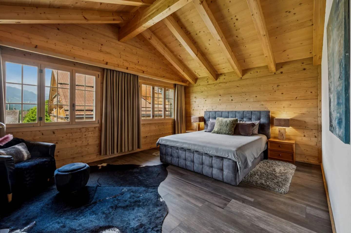 Luxuriöser Chalet-Styl auf zwei Etagen - 5.5-Zimmer-Wohntraum im Alpine Chic - Foto 4 von 13