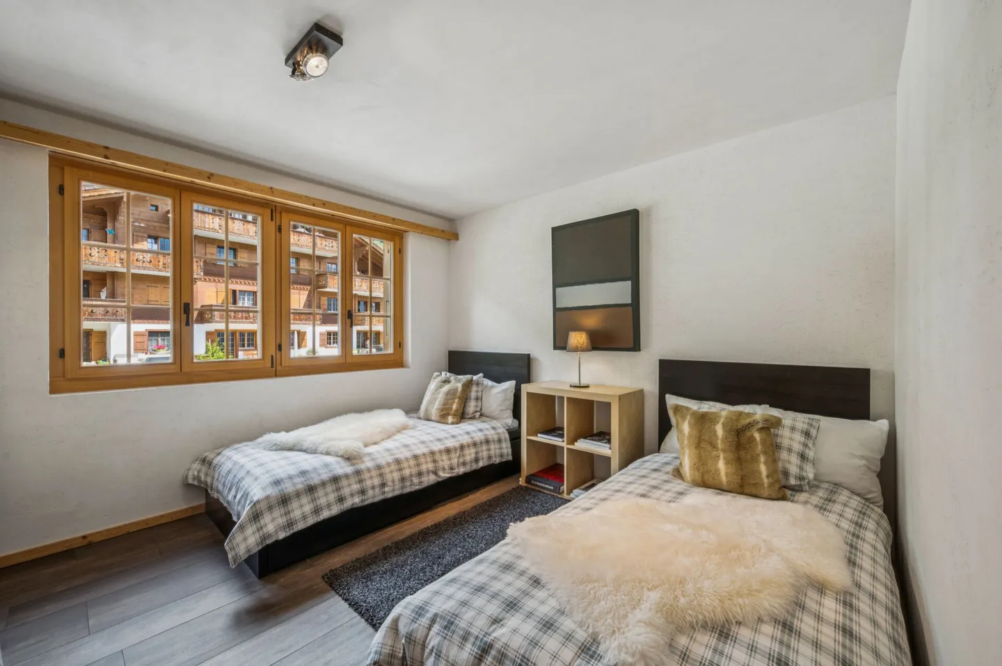 Luxuriöser Chalet-Styl auf zwei Etagen - 5.5-Zimmer-Wohntraum im Alpine Chic - Foto 7 von 13