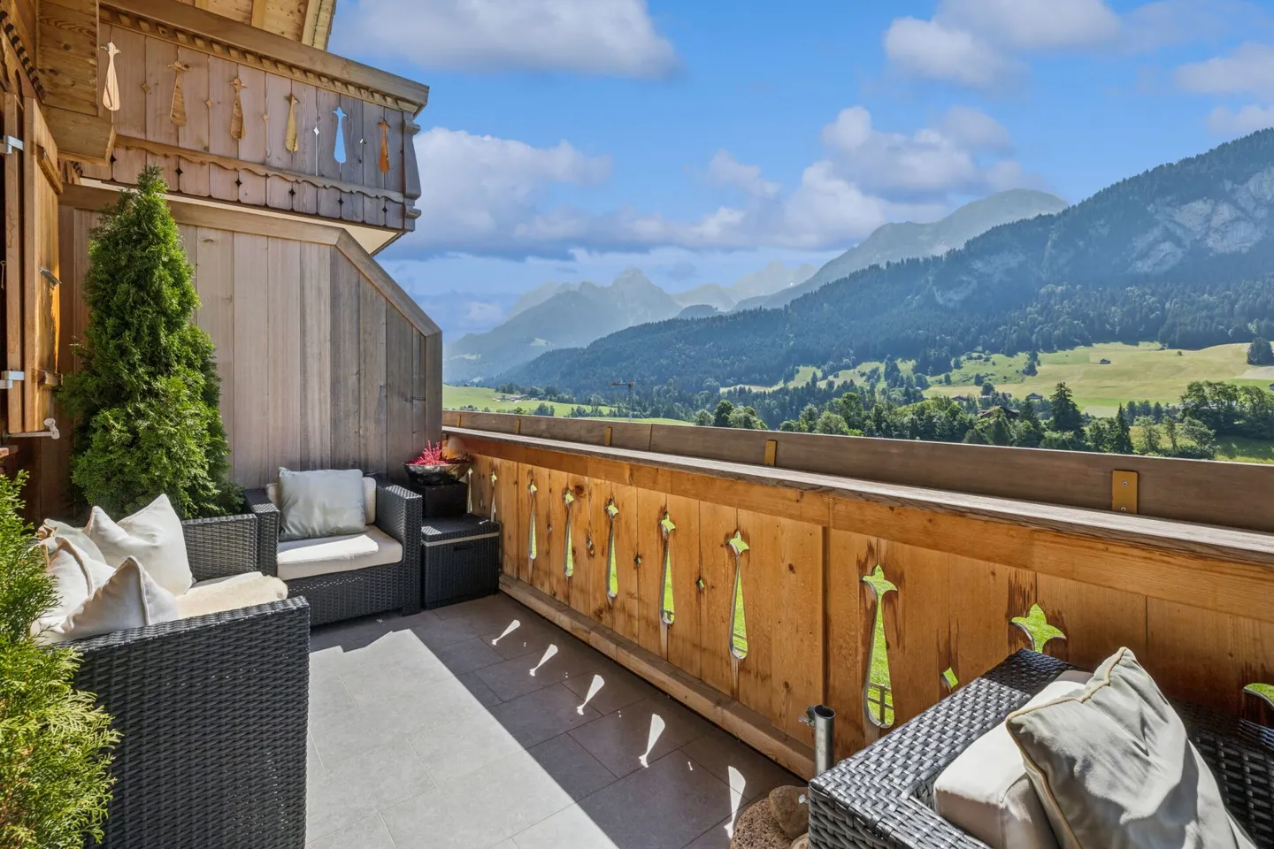 Luxuriöser Chalet-Styl auf zwei Etagen - 5.5-Zimmer-Wohntraum im Alpine Chic - Foto 10 von 13