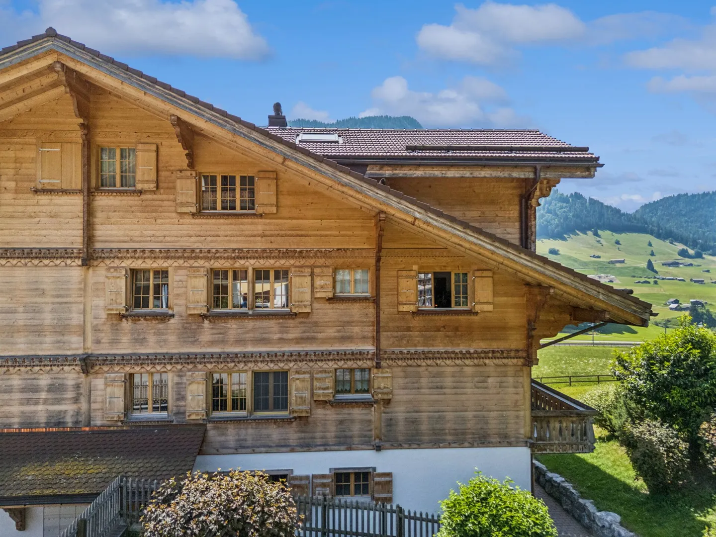 Luxuriöser Chalet-Styl auf zwei Etagen - 5.5-Zimmer-Wohntraum im Alpine Chic - Foto 11 von 13
