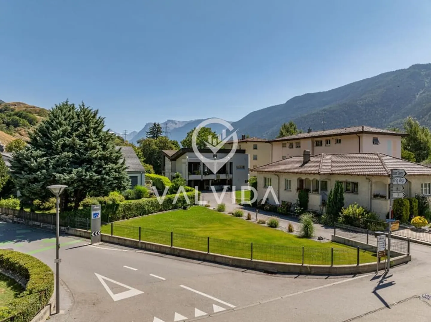 Ansprechendes Einfamilienhaus mit grosszügigem Grundstück - Foto 4 von 13