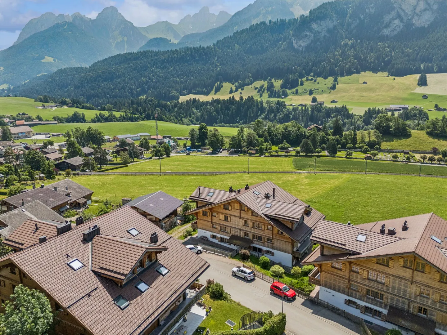 Luxuriöser Chalet-Styl auf zwei Etagen - 5.5-Zimmer-Wohntraum im Alpine Chic - Foto 12 von 13