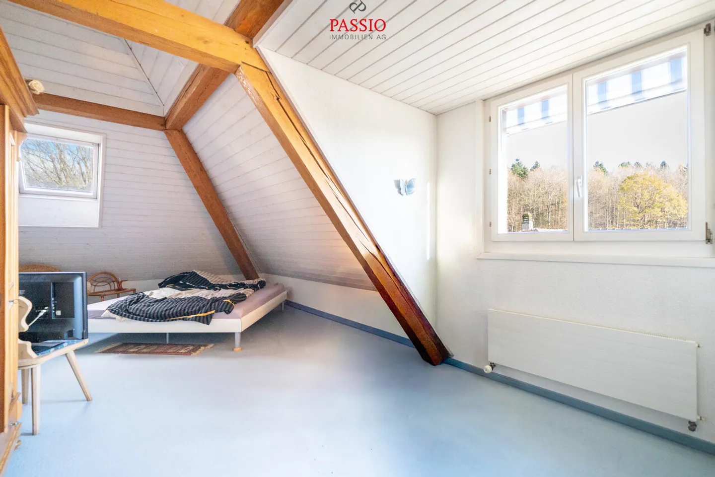 Ampio appartamento di 4,5 stanze con camino in una posizione tranquilla - Foto 8 di 19