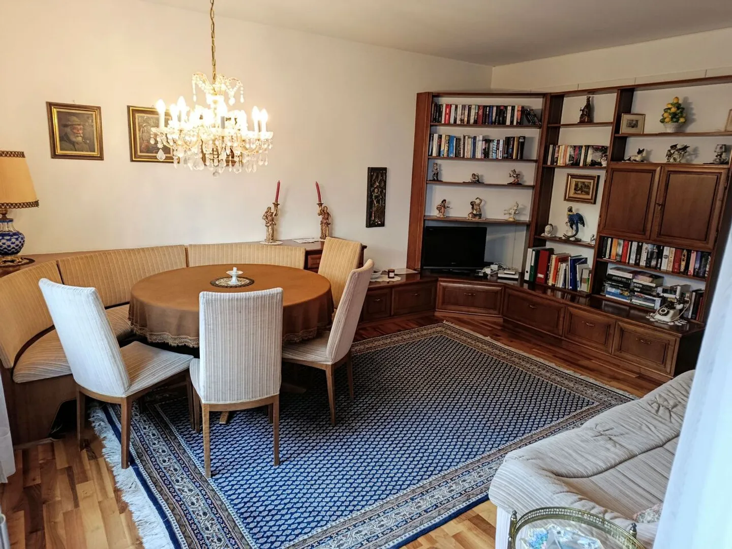 Bright Apartment with Lake View - Photo 6 of 28