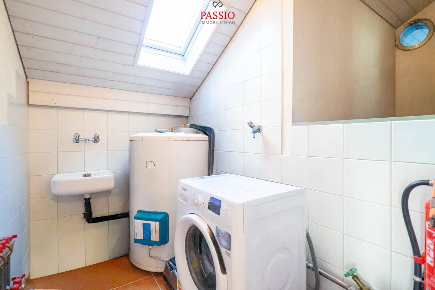 Ampio appartamento di 4,5 stanze con camino in una posizione tranquilla - Foto 14 di 19