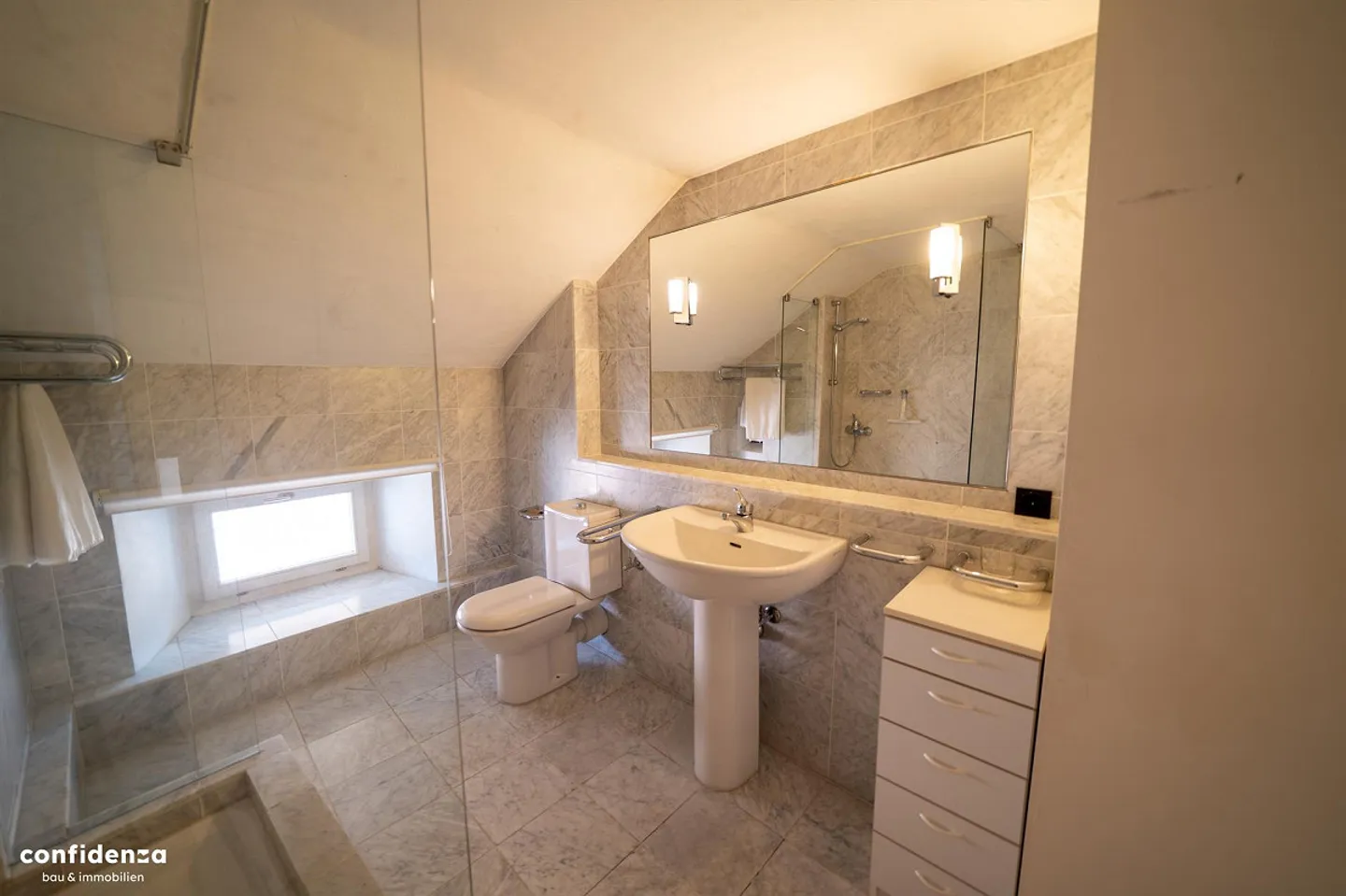 Historical Chasa Plaz in Ardez – Engadine house with development potential - Photo 11 of 16