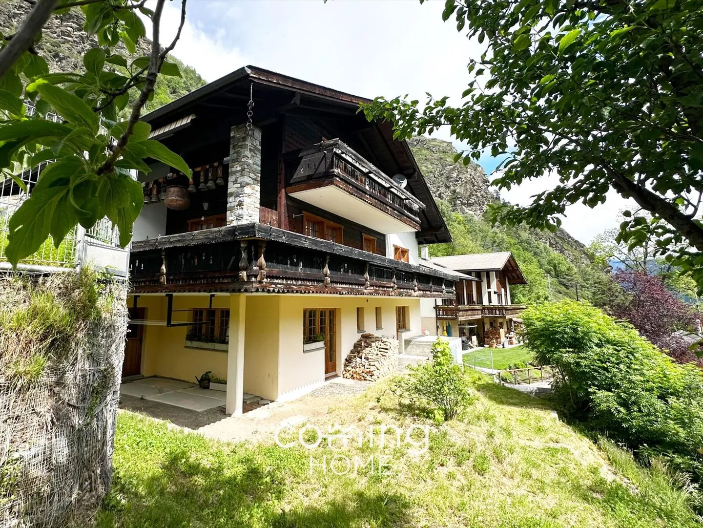 Ampia casa unifamiliare a Stalden - posizione soleggiata con giardino e potenziale di espansione - Foto 1 di 12