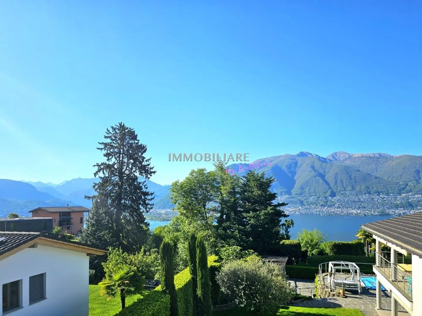 Modern new-build penthouse with lake view in Piazzogna, quiet, central - Photo 2 of 13