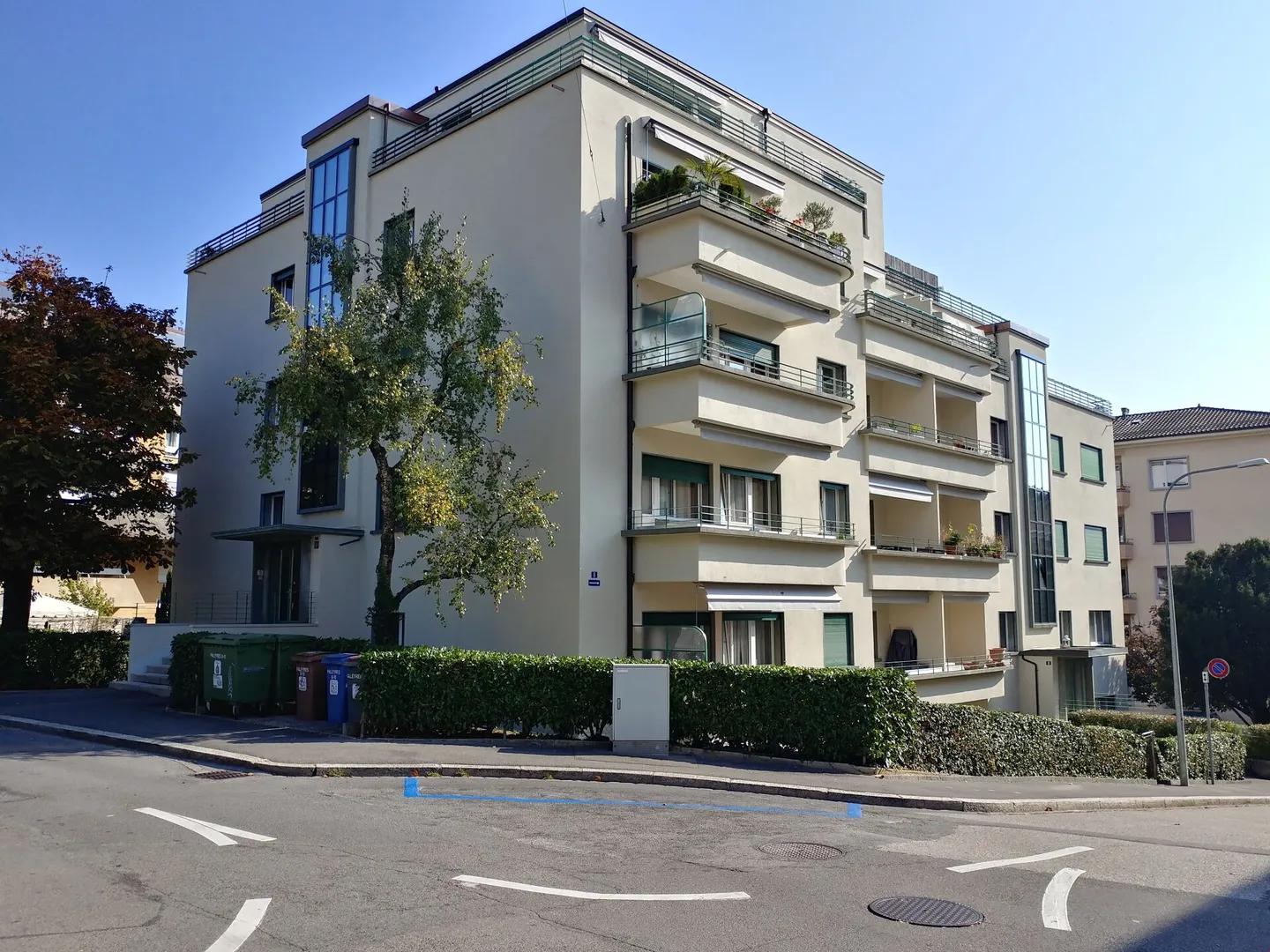 Lausanne - Montchoisi District - 2.5 Room Apartment with 75m2 Terrace and Fireplace - Photo 1 of 13