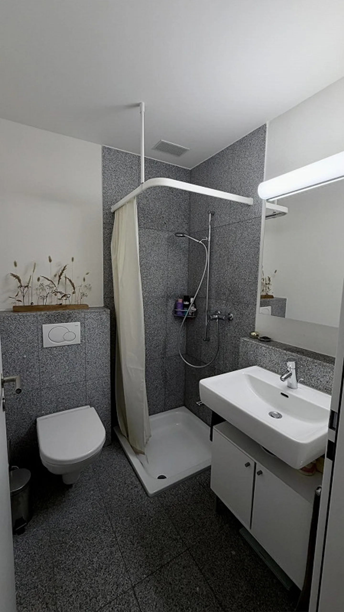 Möbliertes Zimmer mit Bad - Foto 3 von 6