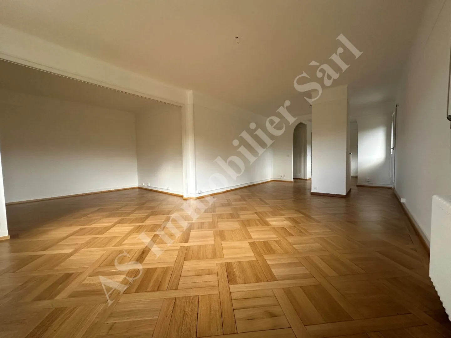 Lausanne - Montchoisi District - 2.5 Room Apartment with 75m2 Terrace and Fireplace - Photo 2 of 13