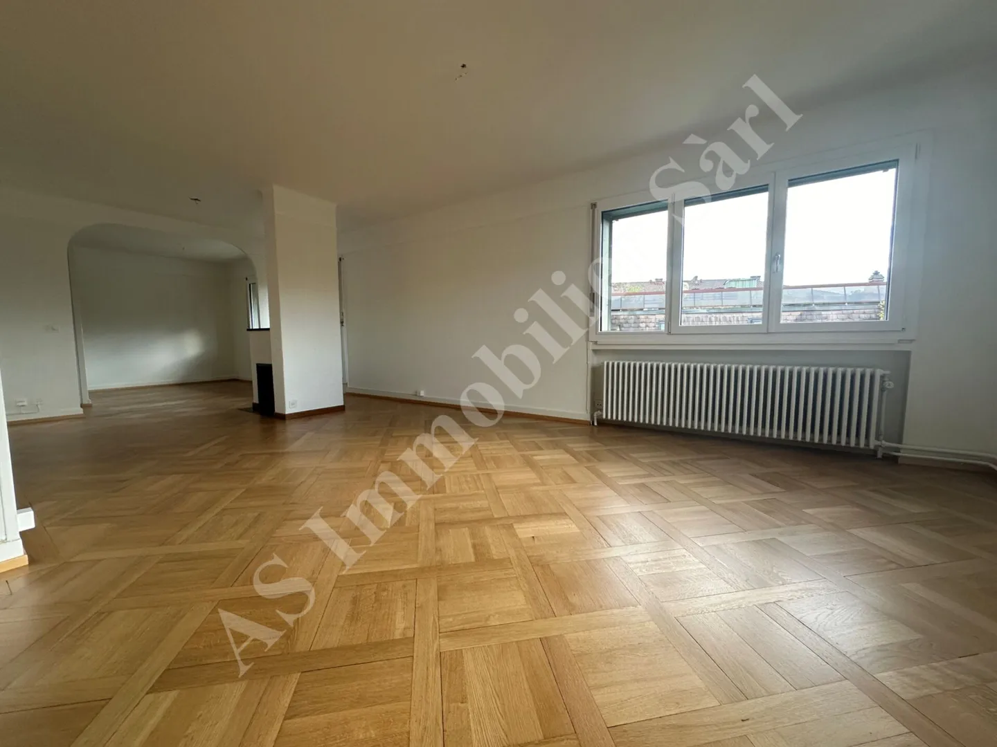 Lausanne - Montchoisi District - 2.5 Room Apartment with 75m2 Terrace and Fireplace - Photo 3 of 13