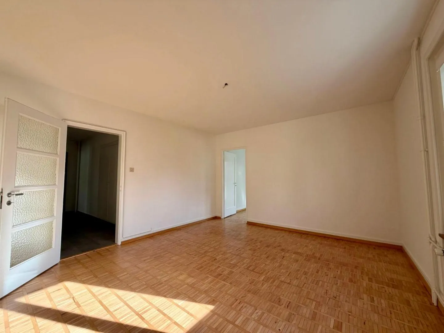 Charming 3-room apartment with a balcony - Photo 3 of 6