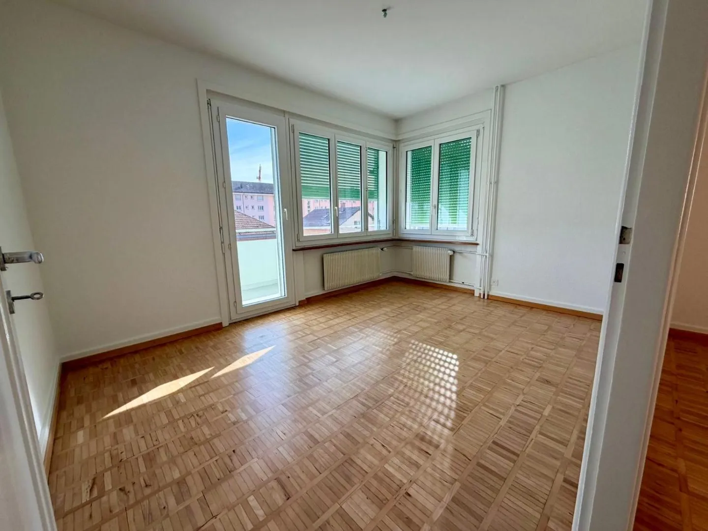 Charming 3-room apartment with a balcony - Photo 4 of 6