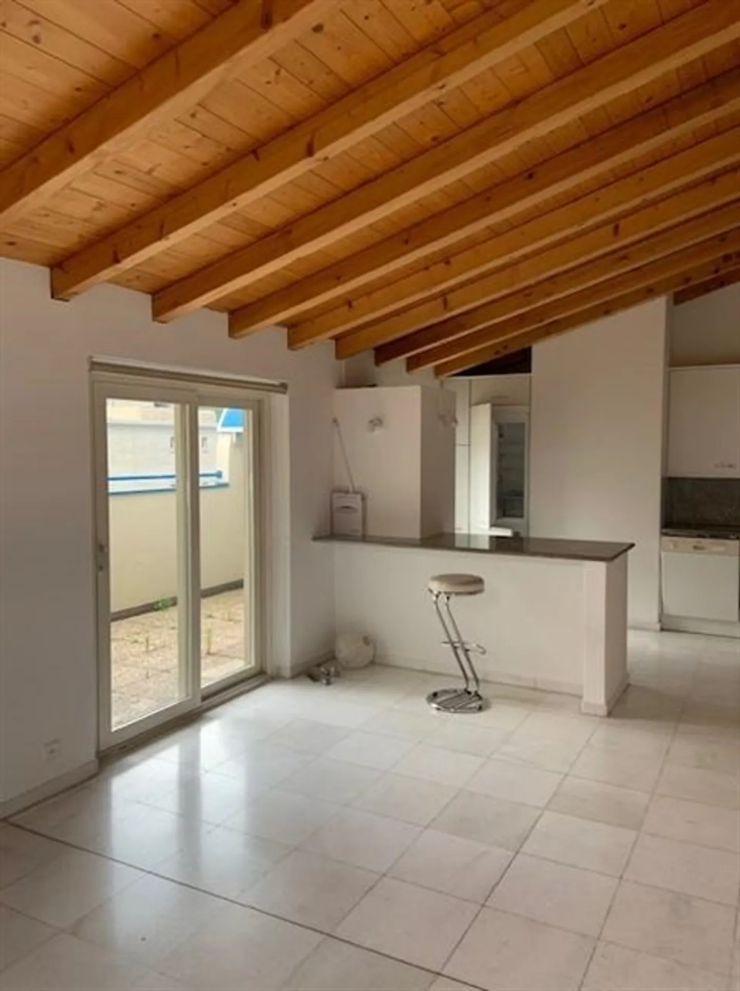 «Appartamento mansardato 3.5 locali con posteggio interno / 3.5 Zimmer-Dachgeschosswohnung mit Innenstellplatz» - Foto 4 di 16