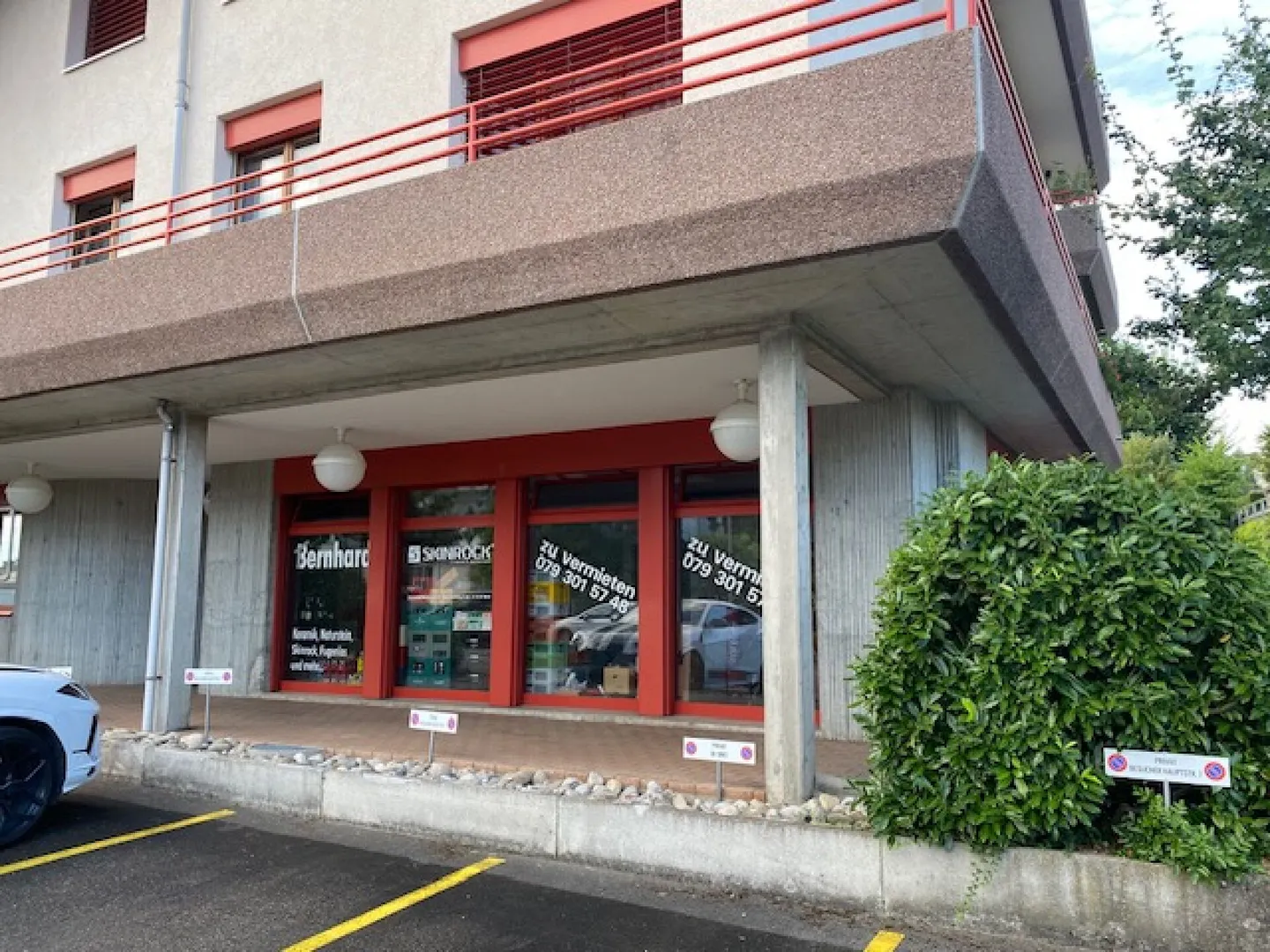 Negozio in affitto in ottima posizione a Port - Foto 1 di 5