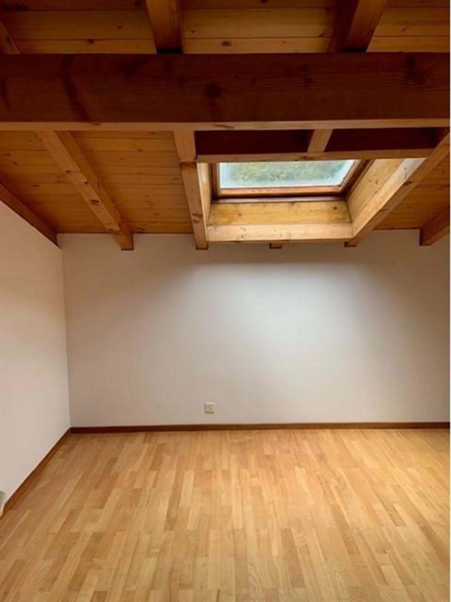 «Appartamento mansardato 3.5 locali con posteggio interno / 3.5 Zimmer-Dachgeschosswohnung mit Innenstellplatz» - Foto 8 di 16