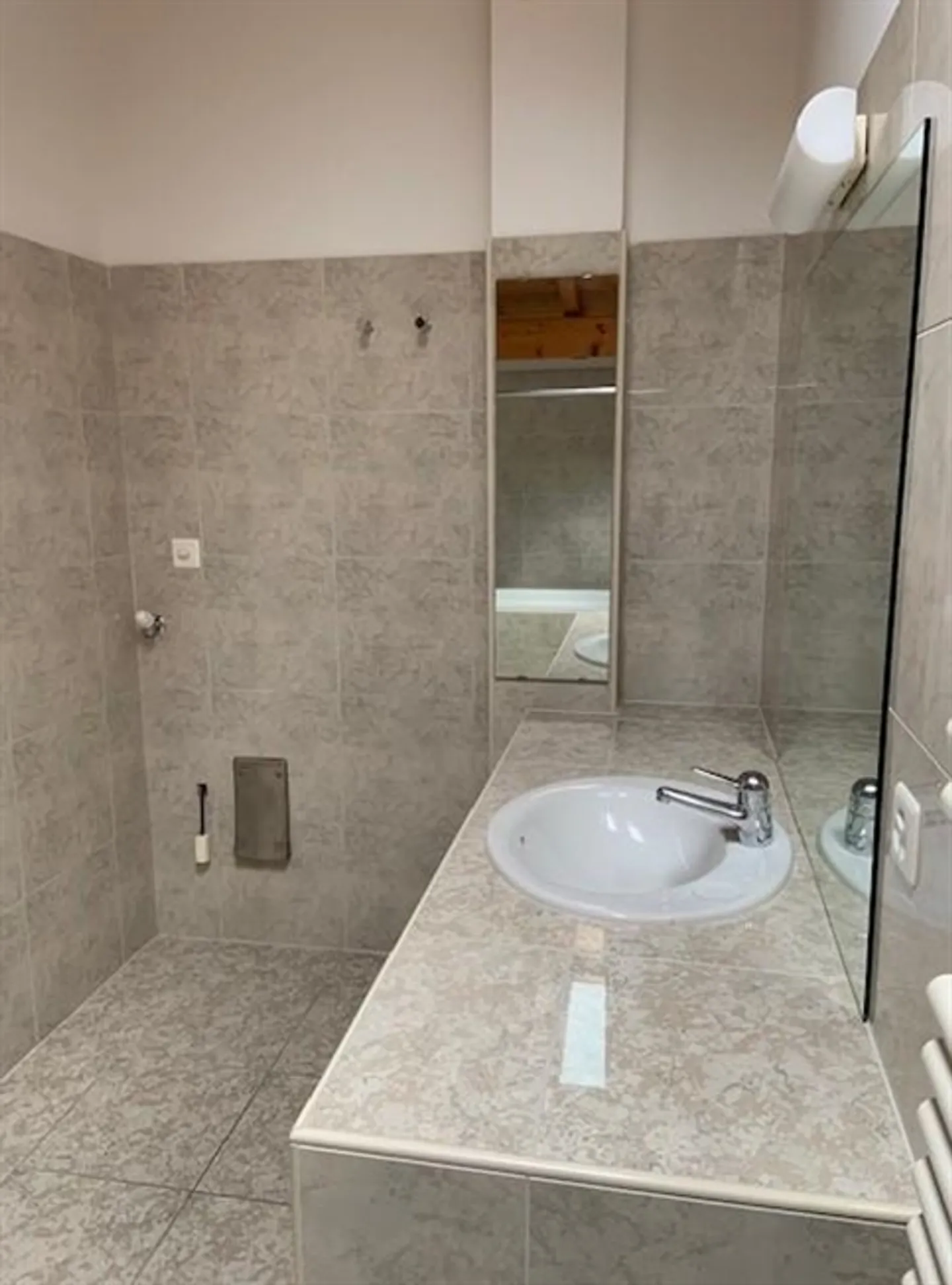 «Appartamento mansardato 3.5 locali con posteggio interno / 3.5 Zimmer-Dachgeschosswohnung mit Innenstellplatz» - Foto 11 di 16
