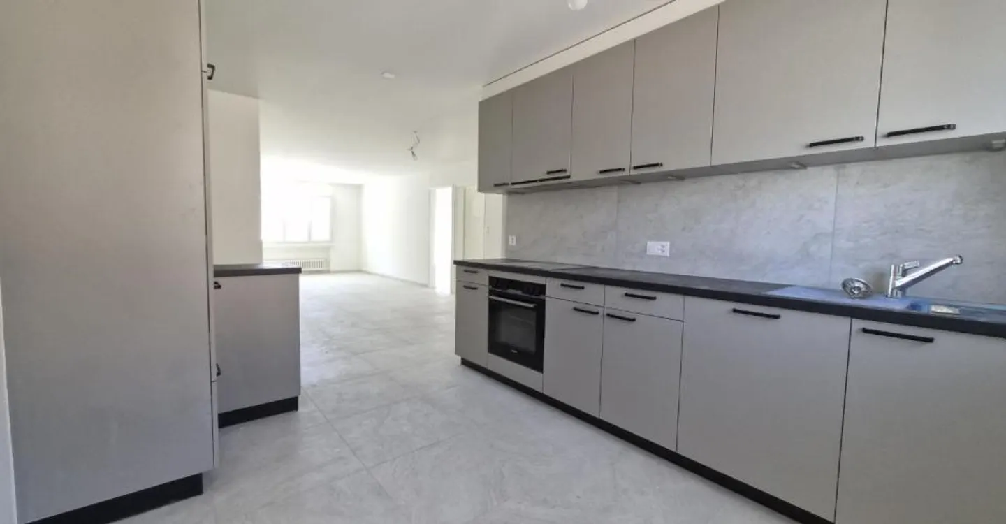Vollständig renoviert! 4,5 Zimmer im 1. Stock - Foto 1 von 5