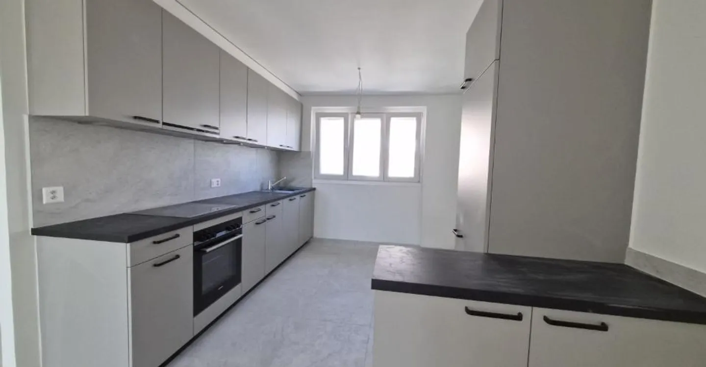 Vollständig renoviert! 4,5 Zimmer im 1. Stock - Foto 2 von 5