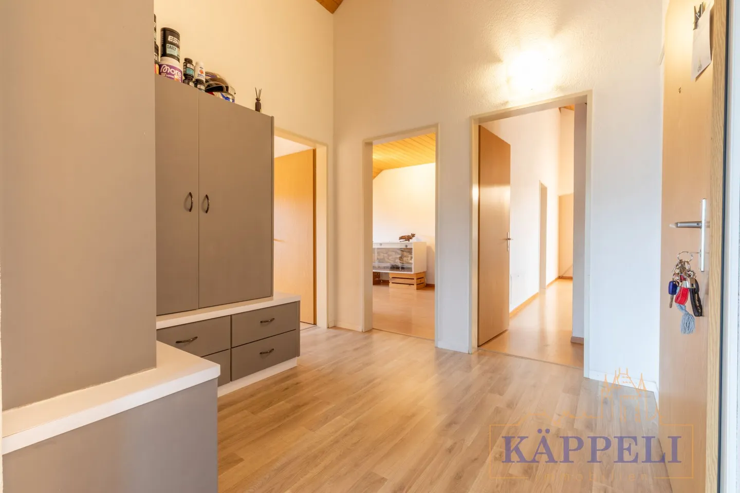 Appartement sous les combles de 5,5 pièces au centre de Wattenwil - Photo 2 sur 14