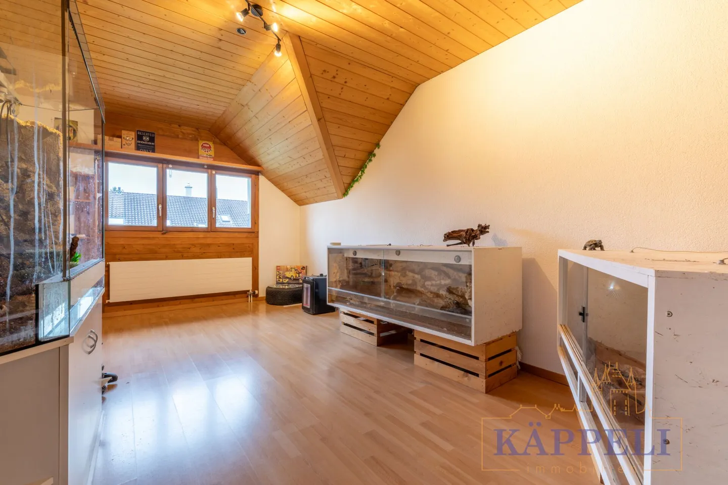 Appartement sous les combles de 5,5 pièces au centre de Wattenwil - Photo 3 sur 14