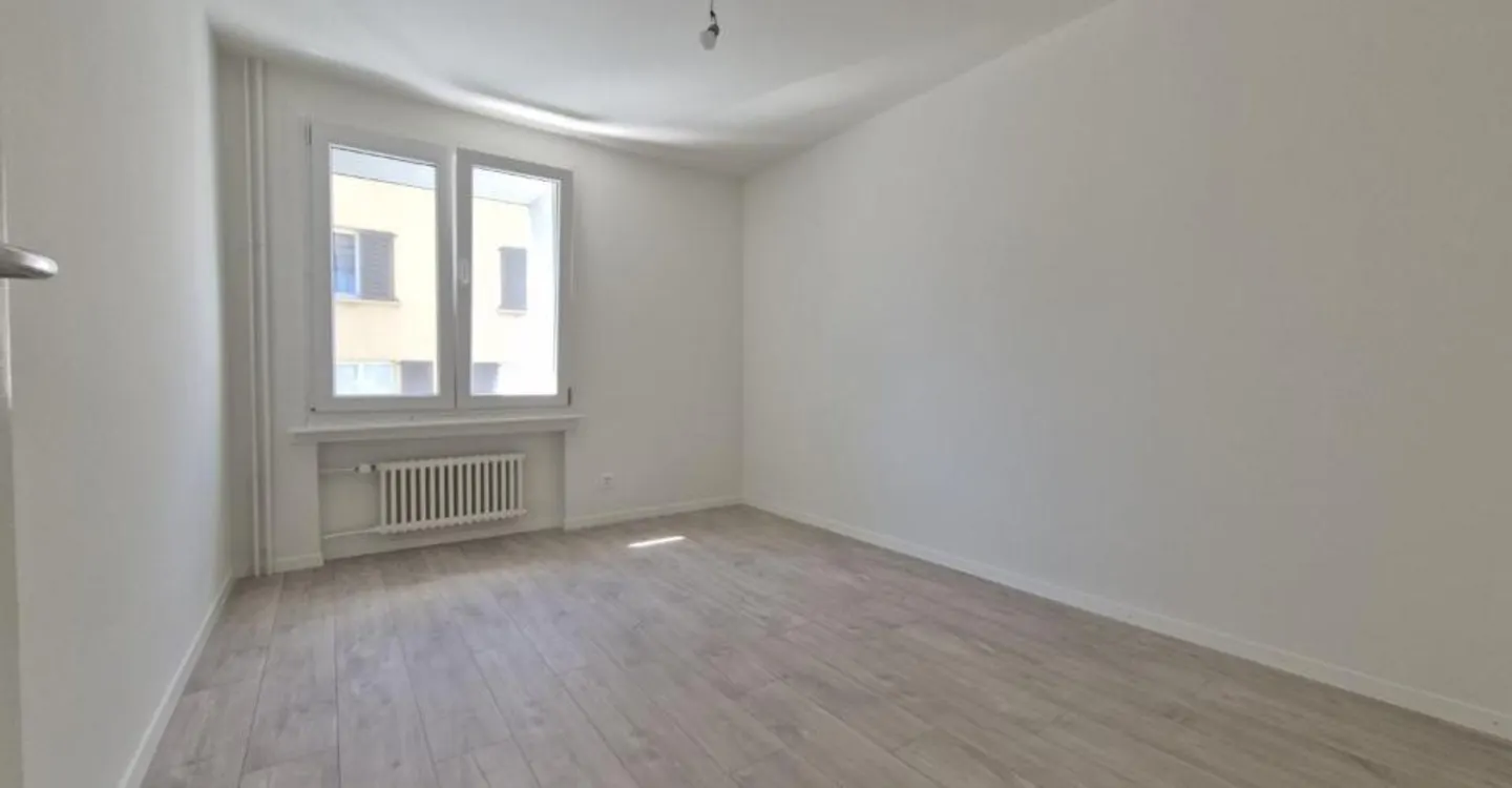 Vollständig renoviert! 4,5 Zimmer im 1. Stock - Foto 3 von 5