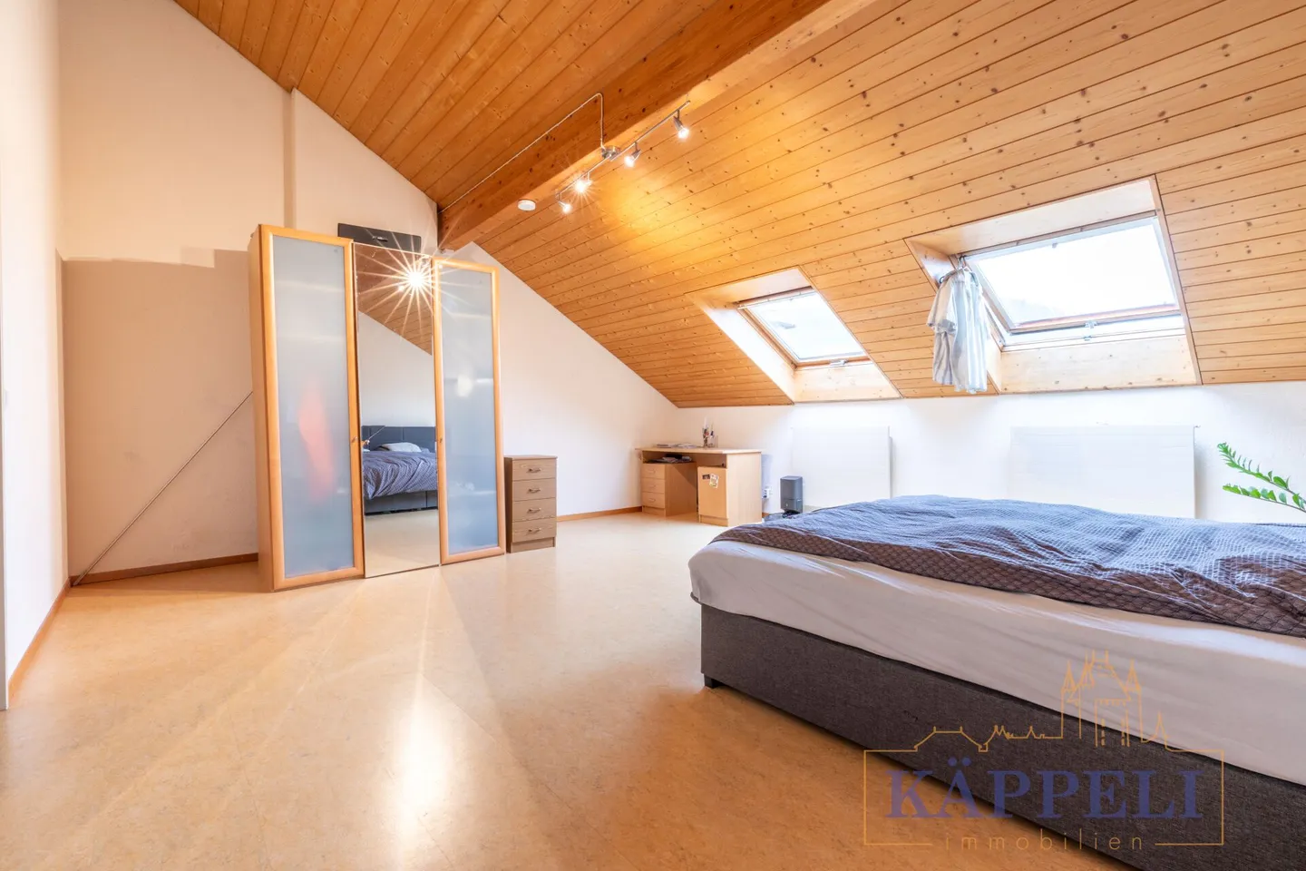 Appartement sous les combles de 5,5 pièces au centre de Wattenwil - Photo 4 sur 14