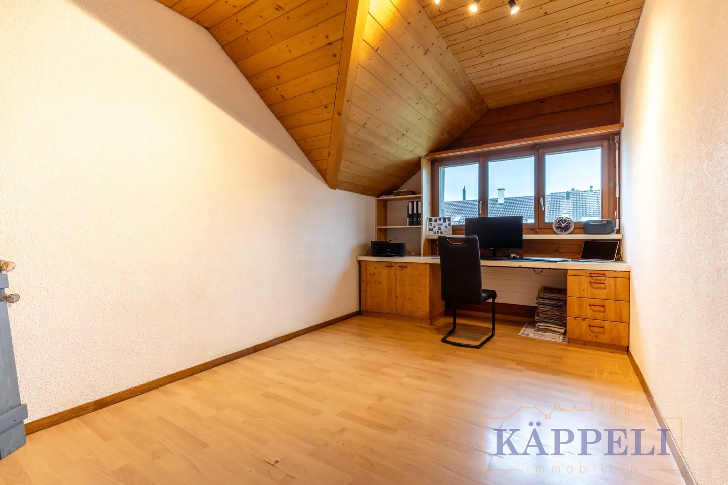 Appartement sous les combles de 5,5 pièces au centre de Wattenwil - Photo 7 sur 14