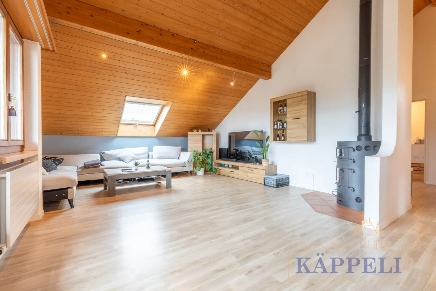 Appartement sous les combles de 5,5 pièces au centre de Wattenwil - Photo 9 sur 14