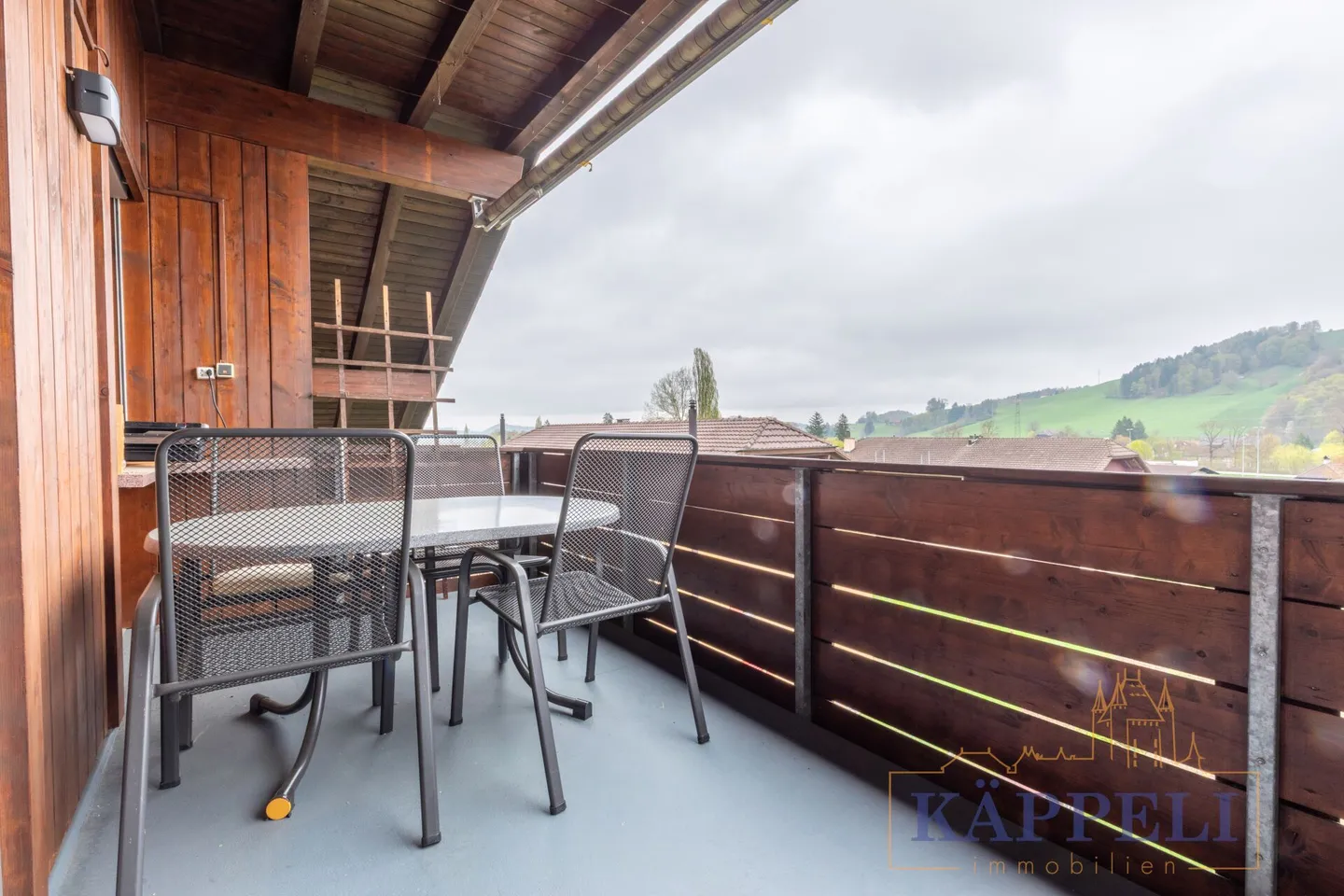 Appartement sous les combles de 5,5 pièces au centre de Wattenwil - Photo 11 sur 14