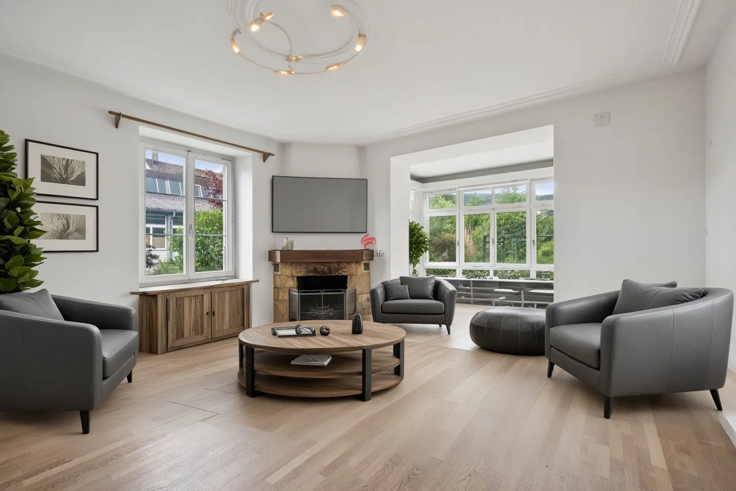 Spacious living as a single or two-family house - Photo 1 of 11