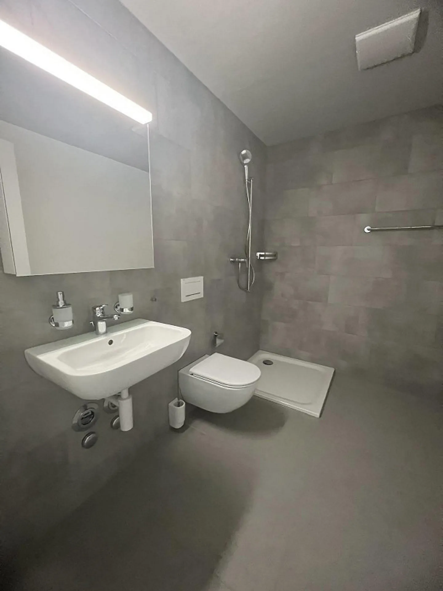 Moderno appartamento con 1 camera da letto con vista sulle montagne a Cazis - Foto 1 di 7