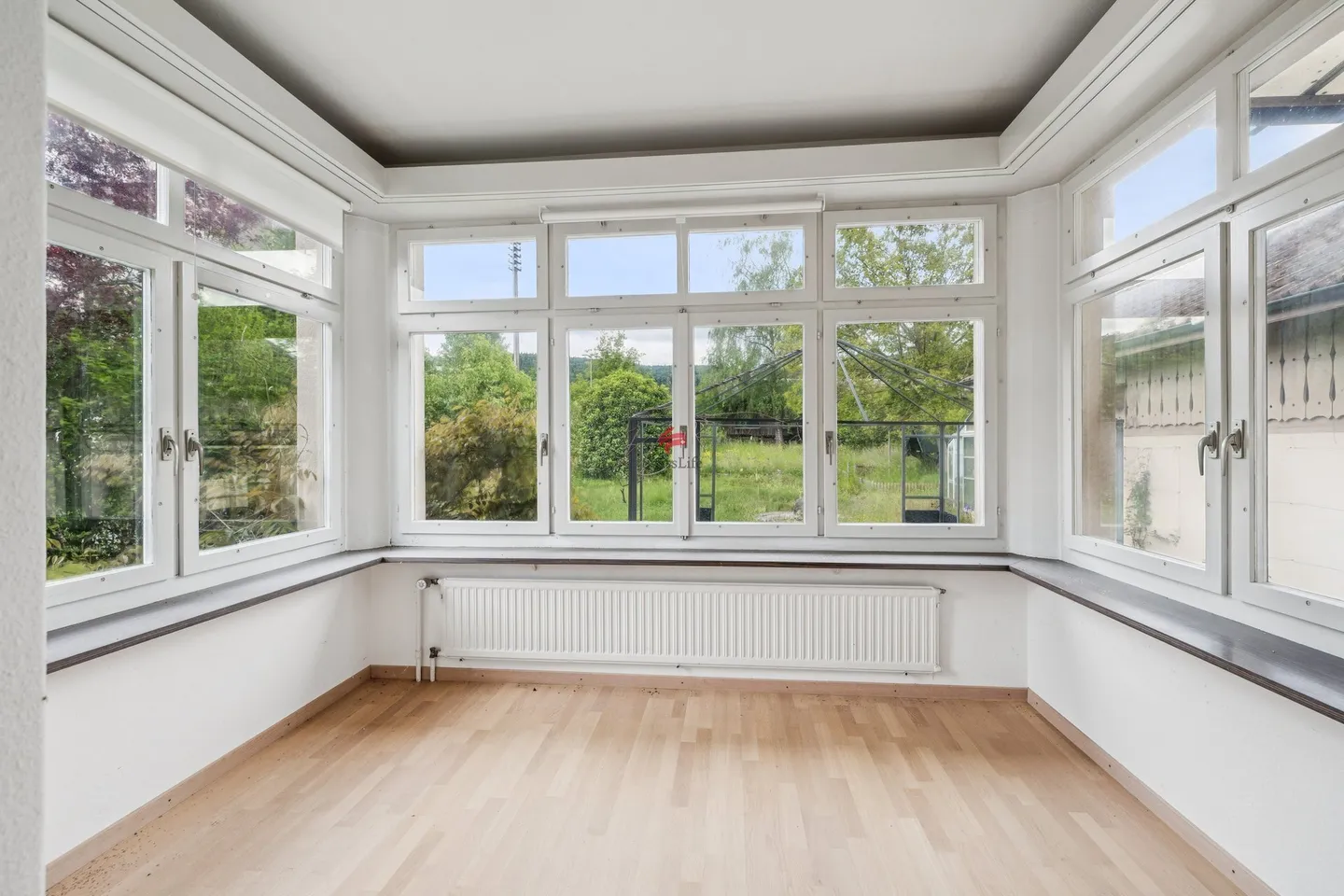 Spacious living as a single or two-family house - Photo 2 of 11