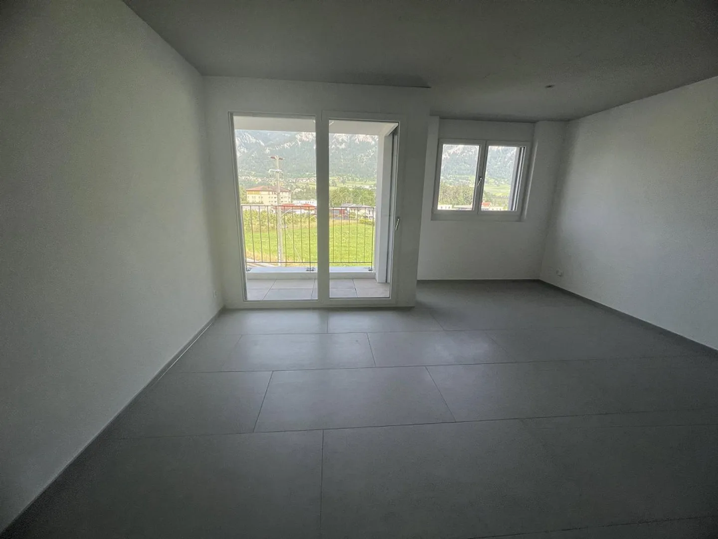 Moderno appartamento con 1 camera da letto con vista sulle montagne a Cazis - Foto 4 di 7