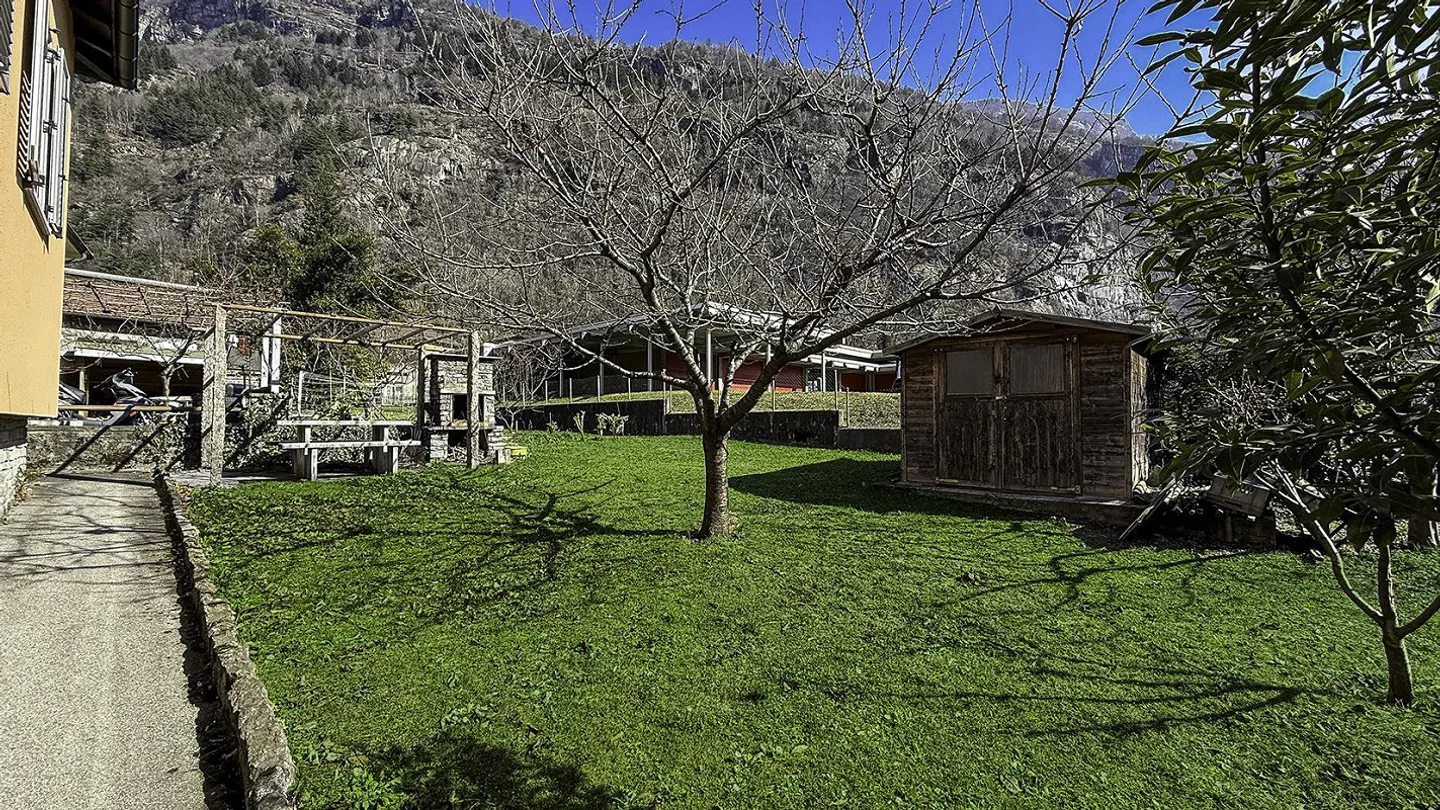 Casa familiare con giardino incantevole - Foto 2 di 11