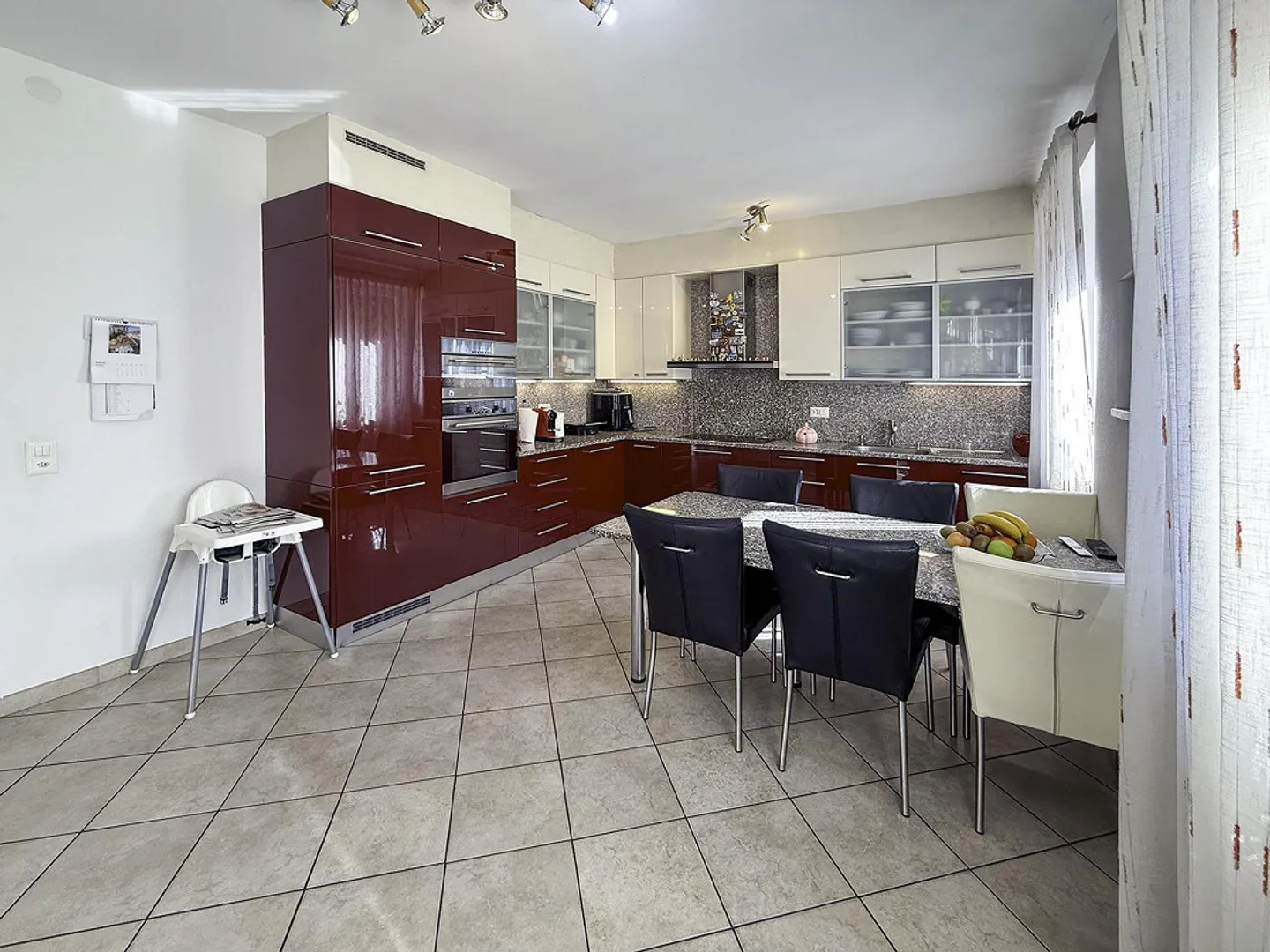 Casa familiare con giardino incantevole - Foto 5 di 11