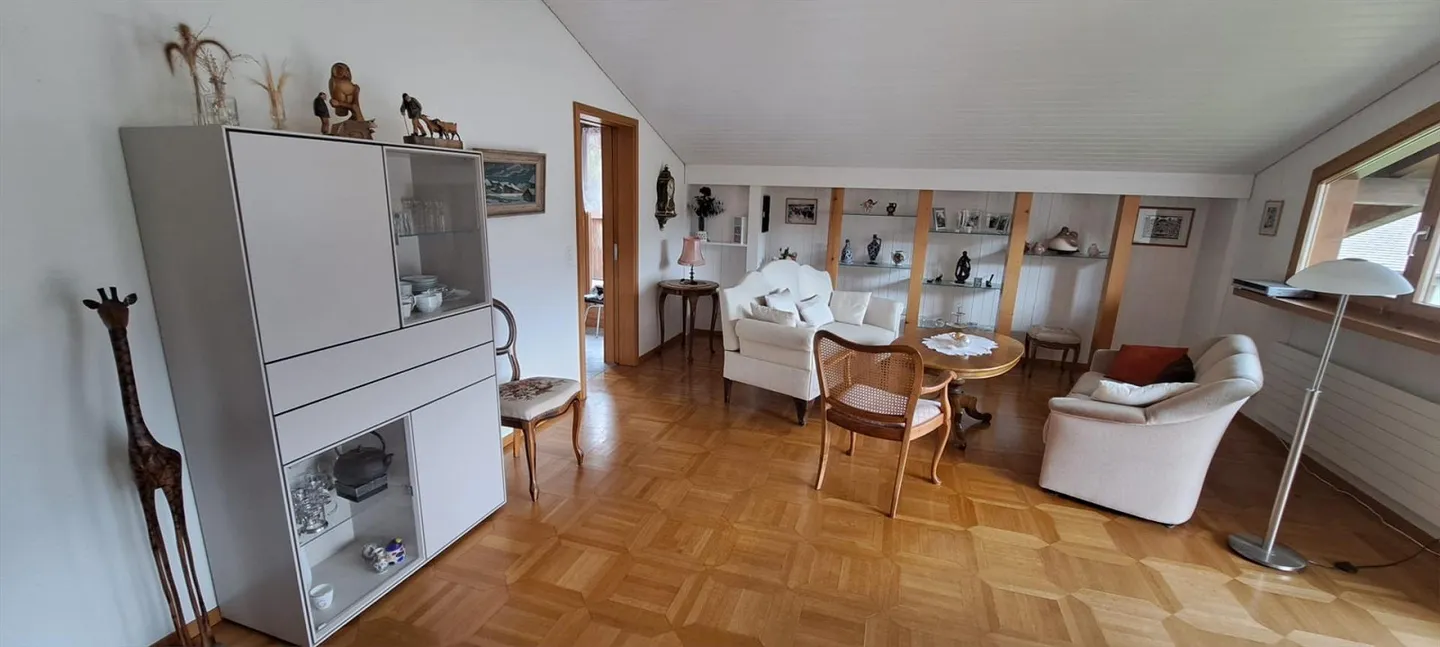À vendre à Unterseen - Appartement en copropriété de 4,5 pièces - Photo 4 sur 7