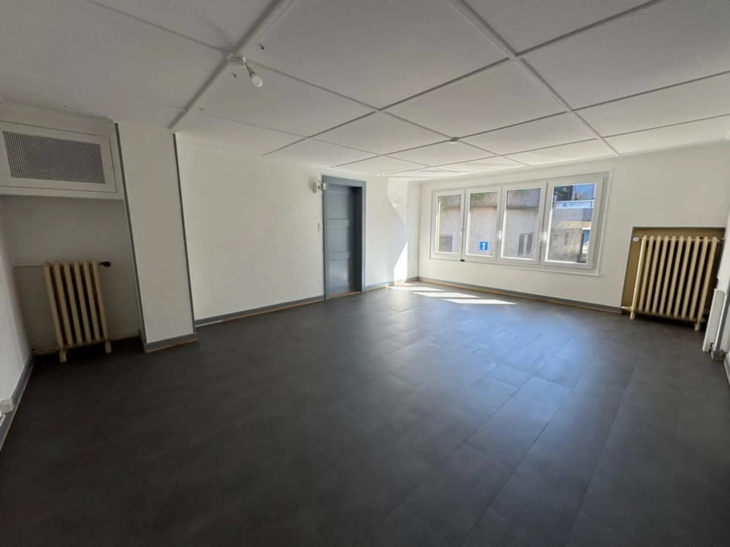 Surfaces commerciales au cour d'Yverdon ! - Photo 1 sur 5