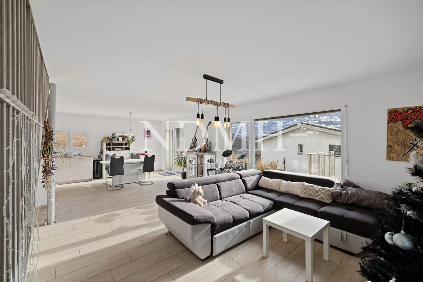 Villa indipendente spaziosa con grande giardino - Foto 1 di 9