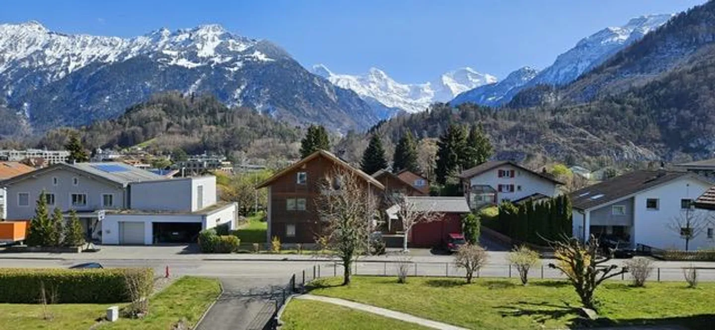 À vendre à Unterseen - Appartement en copropriété de 4,5 pièces - Photo 2 sur 7