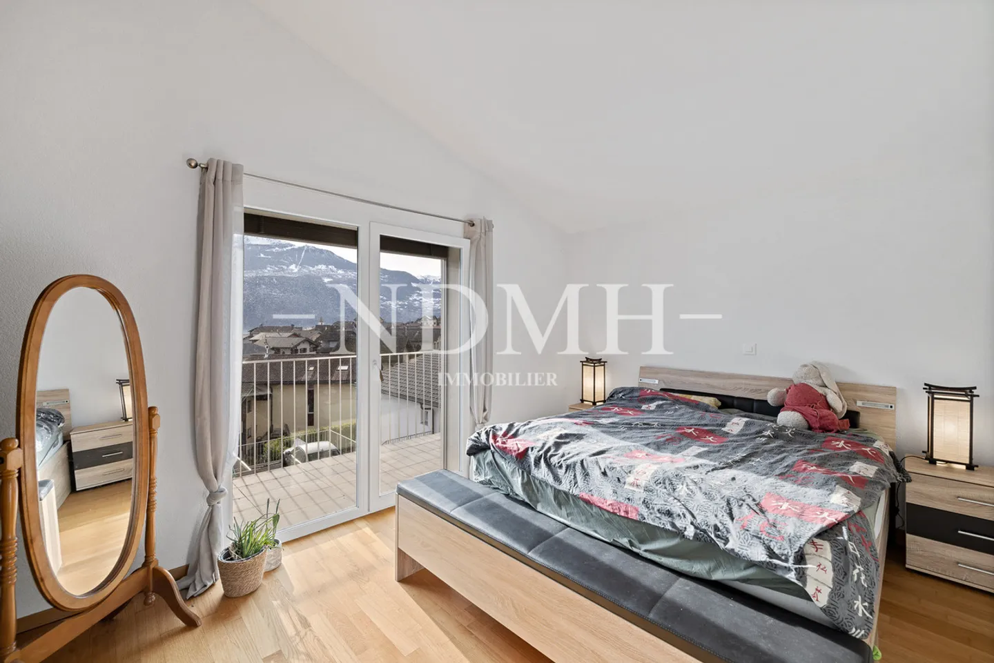 Villa indipendente spaziosa con grande giardino - Foto 5 di 9