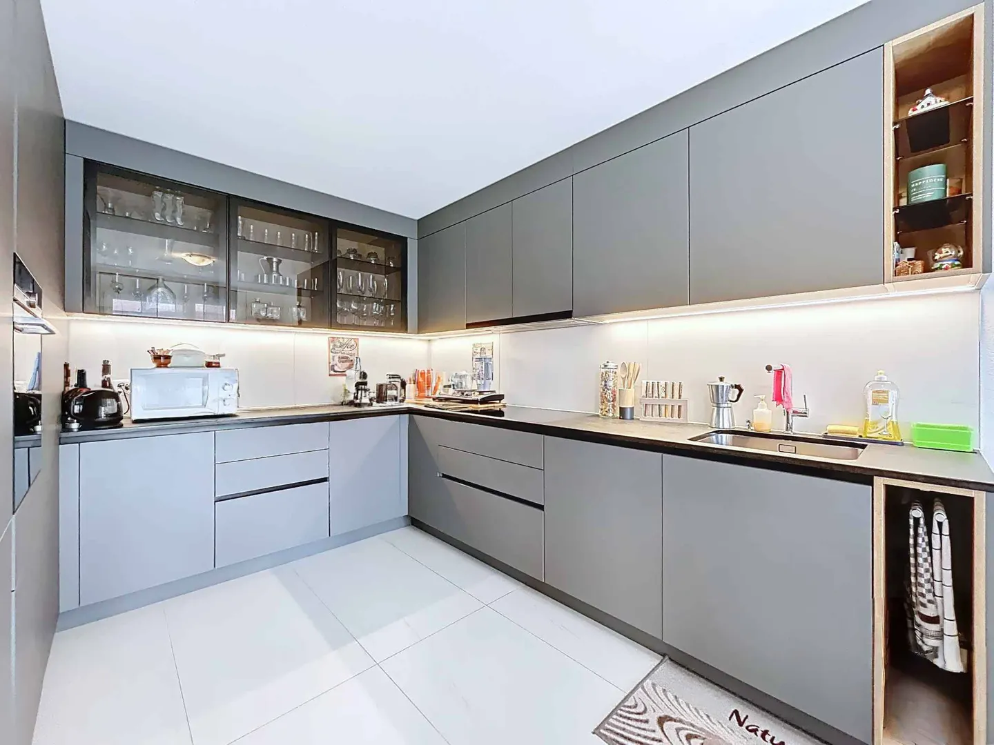 4.5 Room Apartment Completely Renovated with Balcony in the City Center of Bulle - Photo 3 of 12