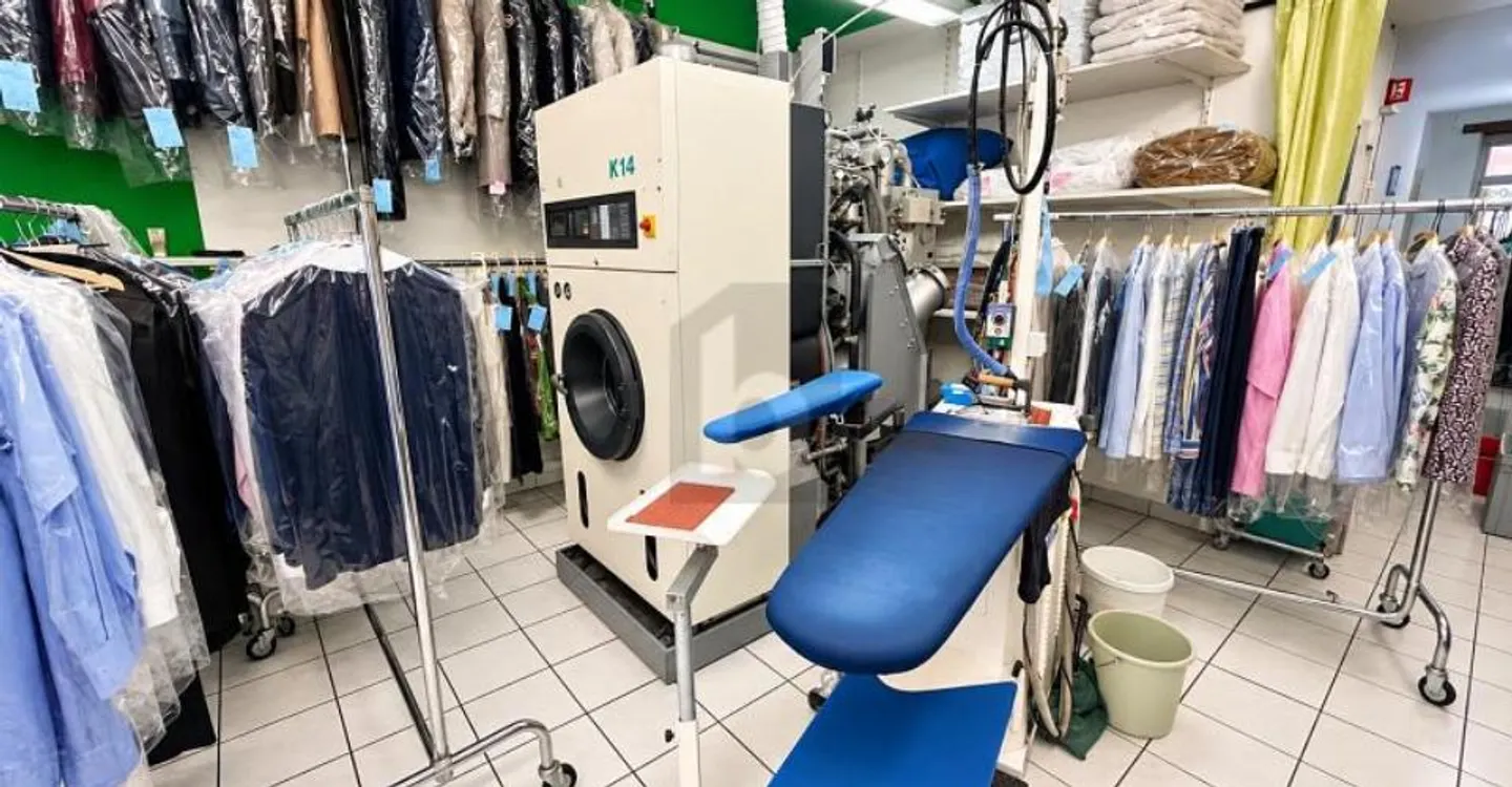 WÄSCHEREI MIT TREUER KUNDENSCHAFT - Foto 4 von 4