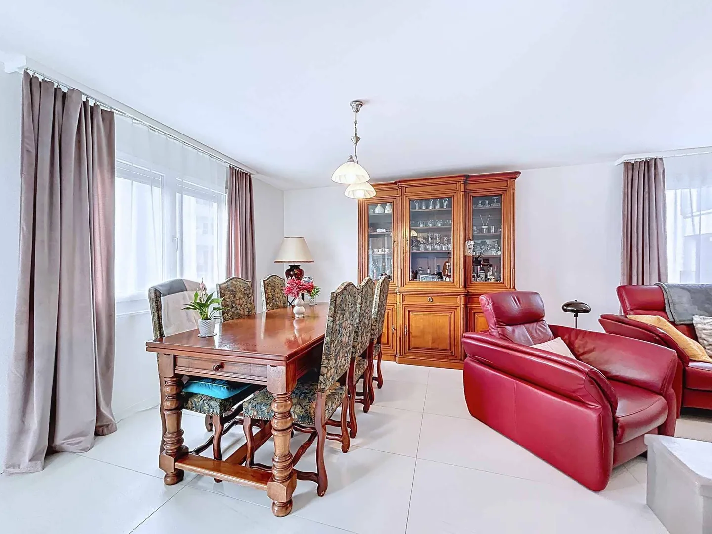 4.5 Room Apartment Completely Renovated with Balcony in the City Center of Bulle - Photo 5 of 12